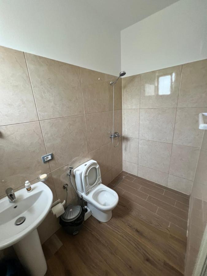Rooms For Rent Habipi Vlore Luaran gambar